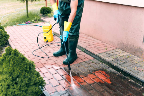 Best Pressure Washing Driveway  in East Wenatchee, WA